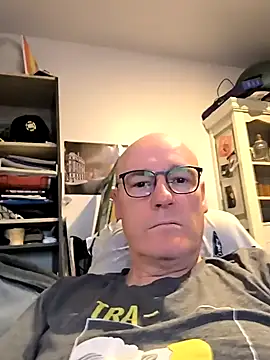 Snapshot of bogland33 chatting on 10, 3, 2025 bogland33 online show from 10, 3, 2025