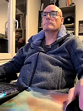 Snapshot of bogland33 chatting on 11, 3, 2025 bogland33 online show from 11, 3, 2025