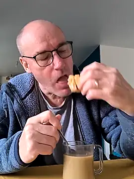 Snapshot of bogland33 chatting on 21, 3, 2025 bogland33 online show from 21, 3, 2025