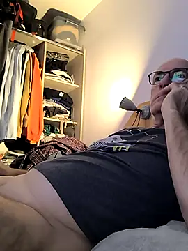 Snapshot of bogland33 chatting on 9, 9, 2025 bogland33 online show from 9, 9, 2025