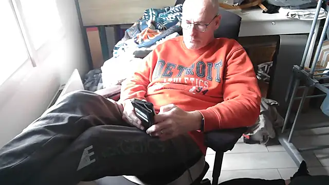 Snapshot of bogland33 chatting on 14, 5, 2026 bogland33 online show from 14, 5, 2026