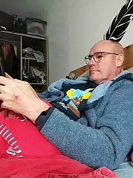Snapshot of bogland33 chatting on 6, 6, 2026 bogland33 online show from 6, 6, 2026