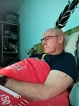 Snapshot of bogland33 chatting on 9, 6, 2026 bogland33 online show from 9, 6, 2026