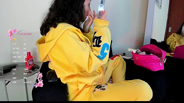 its  angelica  online show from 21, 10, 2025