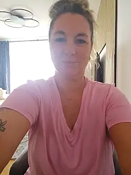 Snapshot of Bitch_MILF6 chatting on 14, 9, 2025 Bitch MILF6 online show from 14, 9, 2025