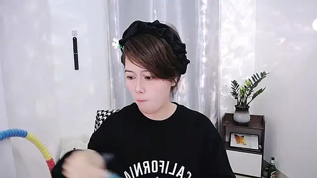 Snapshot of Fan_ting chatting on 17, 2, 2025 Fan ting online show from 17, 2, 2025