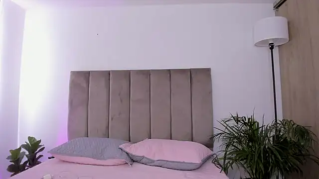 Niicoleta online show from 31, 10, 2025