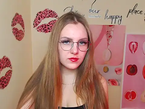 Snapshot of _AlMamiyy_ chatting on 10, 9, 2025 AlMamiyy online show from 10, 9, 2025
