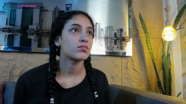 Layla 707 online show from 5, 11, 2025