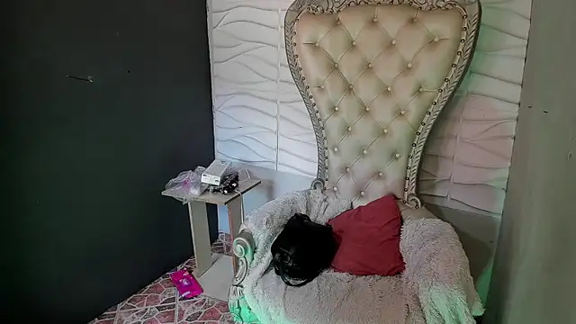 Layla 707 online show from 19, 3, 2026