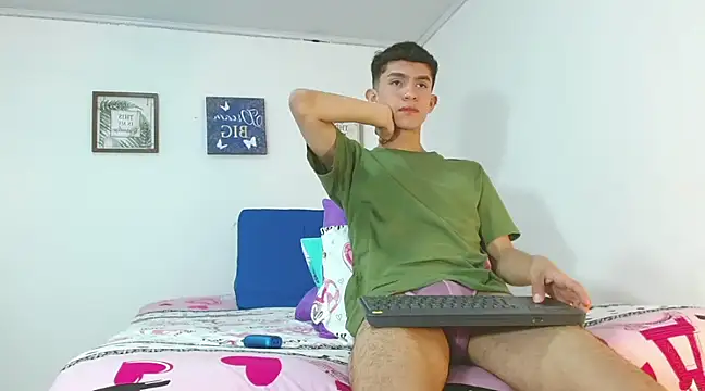 Snapshot of Noah_tyler_ chatting on 20, 12, 2024 Noah tyler online show from 20, 12, 2024