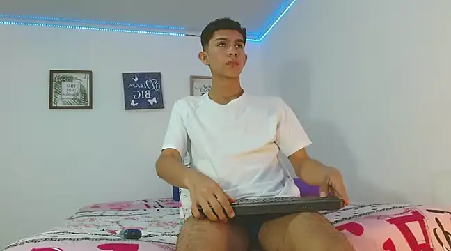 Snapshot of Noah_tyler_ chatting on 21, 12, 2024 Noah tyler online show from 21, 12, 2024
