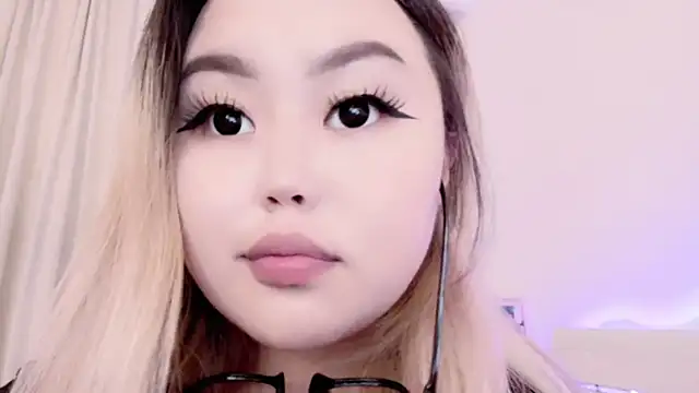 amelia sunlight online show from 10, 9, 2025