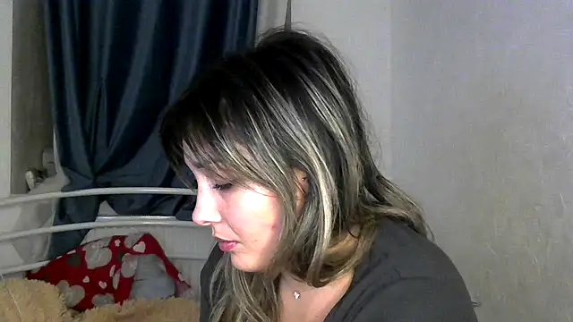 Snapshot of Iskor_ka chatting on 12, 11, 2025 Iskor ka online show from 12, 11, 2025