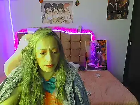 Snapshot of Melanyy_100 chatting on 17, 12, 2024 Melanyy 100 online show from 17, 12, 2024