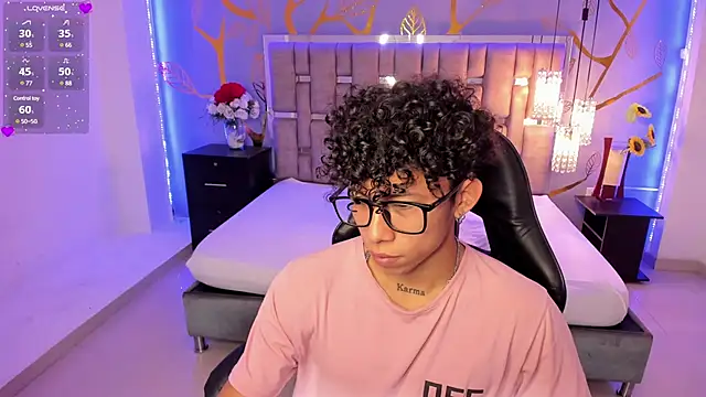 AkazaBoy  online show from 21, 3, 2025