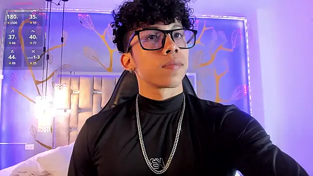 AkazaBoy  online show from 17, 9, 2025