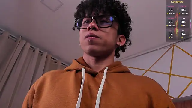 AkazaBoy  online show from 9, 4, 2026