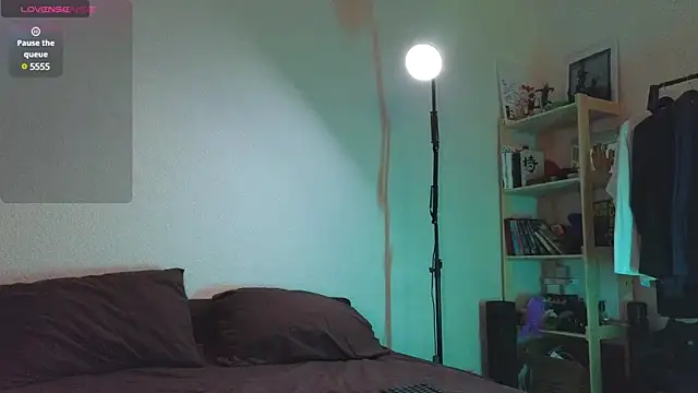 Snapshot of Space_X_Roxy_ chatting on 17, 2, 2025 Space X Roxy  online show from 17, 2, 2025