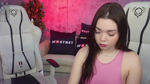 Magnetic Mia  online show from 17, 12, 2024