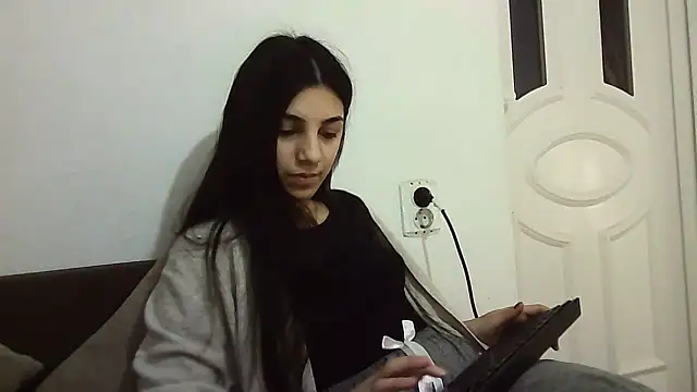 Snapshot of Ahotkittyxxx chatting on 23, 1, 2025 Ahotkittyxxx online show from 23, 1, 2025