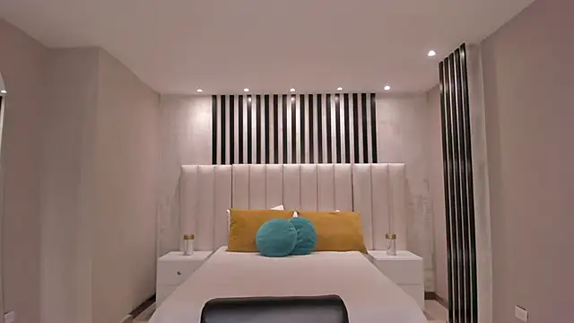 TaraLawrence online show from 22, 9, 2025