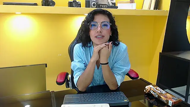 Snapshot of LeeThompson_ chatting on 19, 12, 2024 LeeThompson online show from 19, 12, 2024