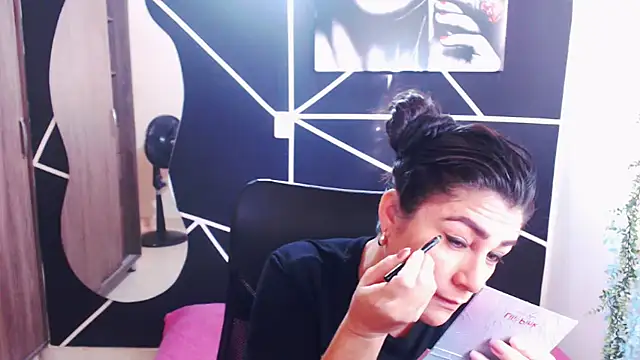 Snapshot of LUCY_LI chatting on 16, 1, 2025 LUCY LI online show from 16, 1, 2025