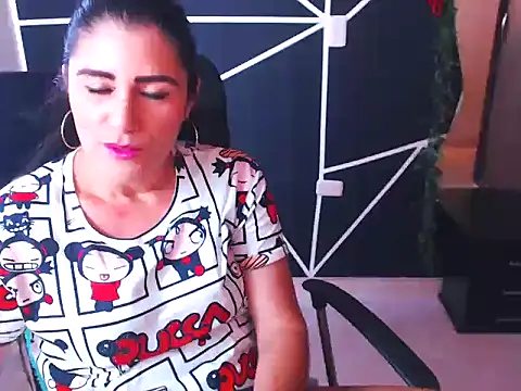 Snapshot of LUCY_LI chatting on 3, 3, 2025 LUCY LI online show from 3, 3, 2025