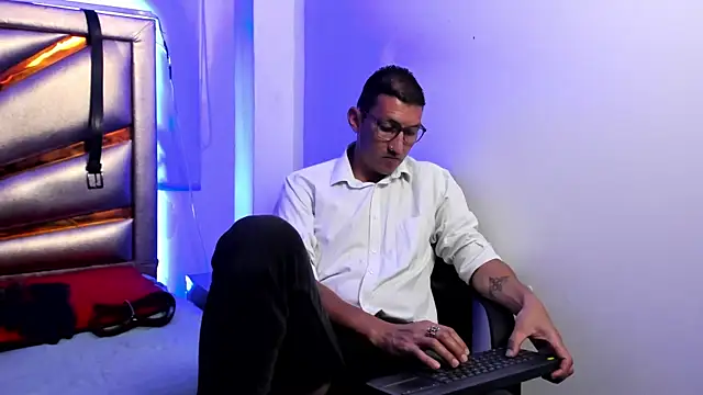Snapshot of enzopratt chatting on 21, 2, 2025 enzopratt online show from 21, 2, 2025