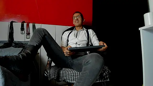 Snapshot of enzopratt chatting on 13, 3, 2025 enzopratt online show from 13, 3, 2025