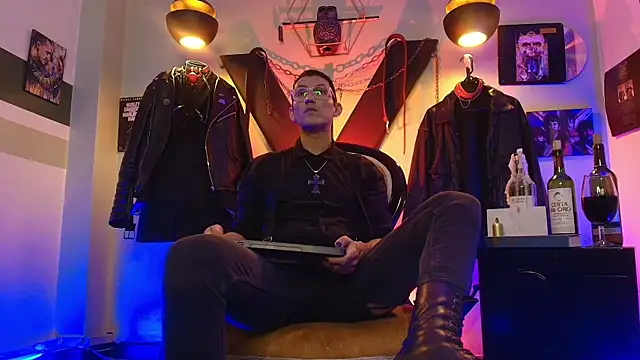 Snapshot of enzopratt chatting on 24, 9, 2025 enzopratt online show from 24, 9, 2025