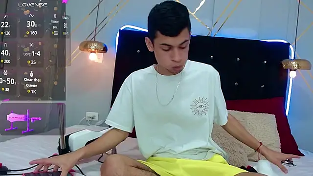 Snapshot of Oliver_king_sex chatting on 30, 12, 2024 Oliver king sex online show from 30, 12, 2024