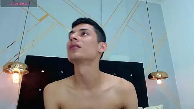 Snapshot of Oliver_king_sex chatting on 25, 1, 2025 Oliver king sex online show from 25, 1, 2025