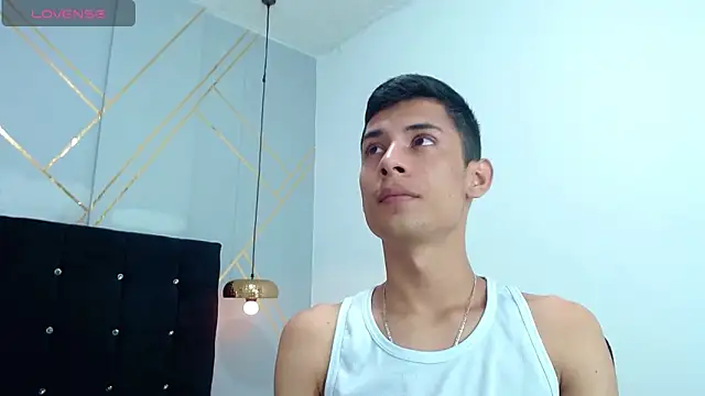 Snapshot of Oliver_king_sex chatting on 25, 1, 2025 Oliver king sex online show from 25, 1, 2025