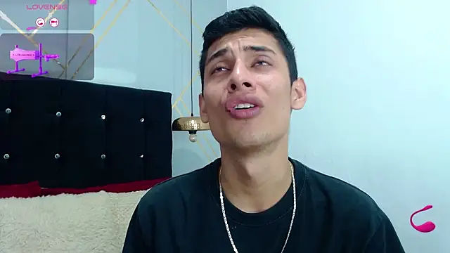 Snapshot of Oliver_king_sex chatting on 6, 2, 2025 Oliver king sex online show from 6, 2, 2025