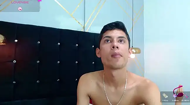 Snapshot of Oliver_king_sex chatting on 8, 2, 2025 Oliver king sex online show from 8, 2, 2025