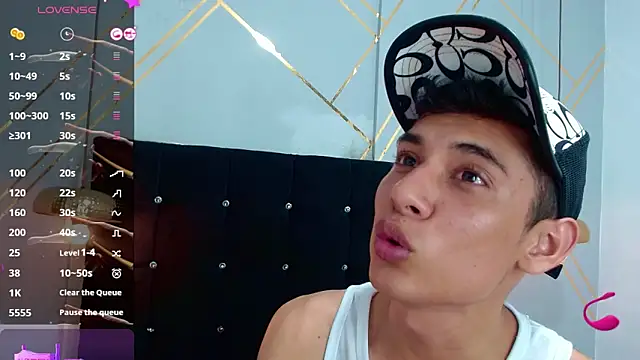 Snapshot of Oliver_king_sex chatting on 28, 2, 2025 Oliver king sex online show from 28, 2, 2025