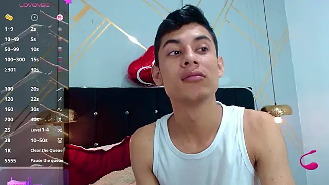 Snapshot of Oliver_king_sex chatting on 5, 3, 2025 Oliver king sex online show from 5, 3, 2025