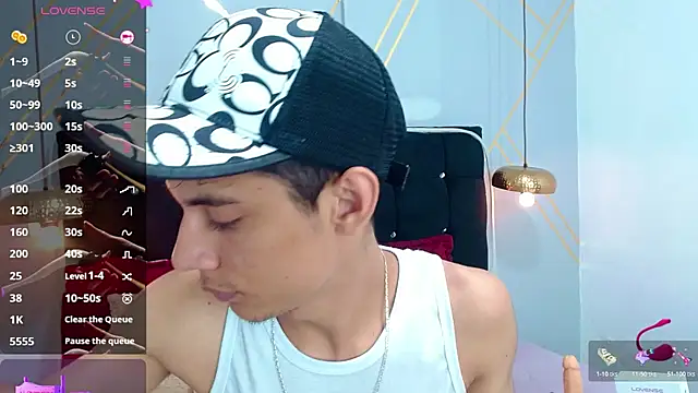 Snapshot of Oliver_king_sex chatting on 8, 3, 2025 Oliver king sex online show from 8, 3, 2025
