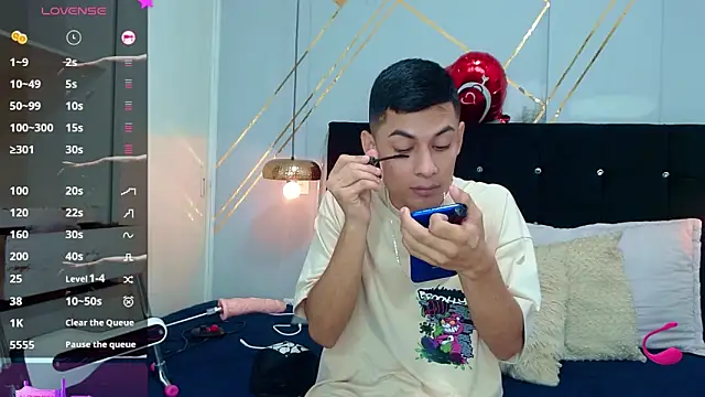 Snapshot of Oliver_king_sex chatting on 17, 3, 2025 Oliver king sex online show from 17, 3, 2025