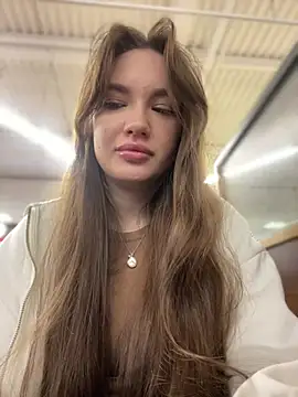 Holly Molii online show from 7, 12, 2024