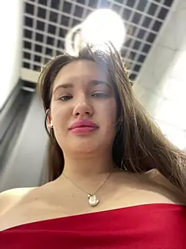 Holly Molii online show from 8, 12, 2024