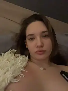 Holly Molii online show from 8, 4, 2026