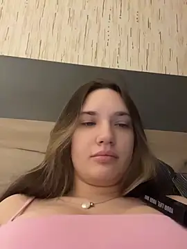 Holly Molii online show from 30, 4, 2026