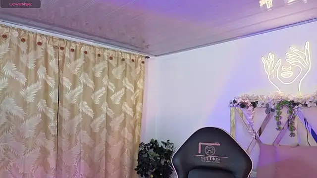 Snapshot of hina_tay chatting on 22, 2, 2026 hina tay online show from 22, 2, 2026