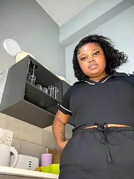 Curveysinaa online show from 7, 10, 2025