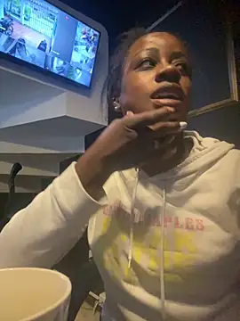 Snapshot of BrianaBrownn chatting on 4, 10, 2025 BrianaBrownn online show from 4, 10, 2025