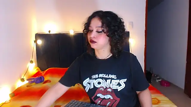 Snapshot of Bitsy_Messy chatting on 12, 7, 2026 Bitsy Messy online show from 12, 7, 2026