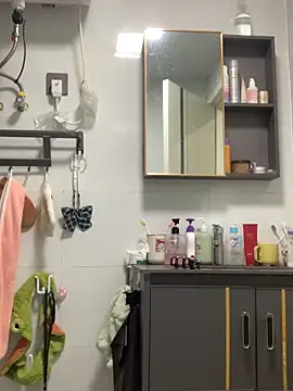 Aimeil online show from 3, 10, 2025